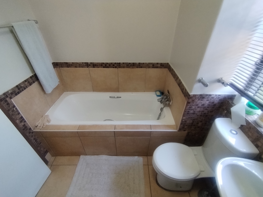 2 Bedroom Property for Sale in Waterstone Park Gauteng
