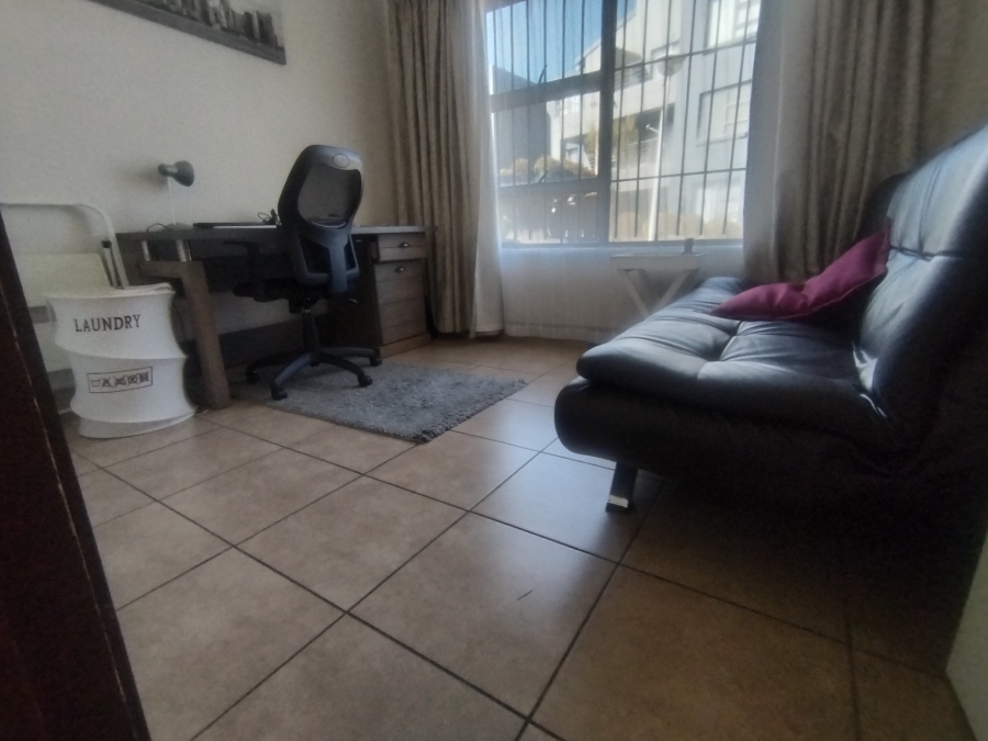 2 Bedroom Property for Sale in Waterstone Park Gauteng