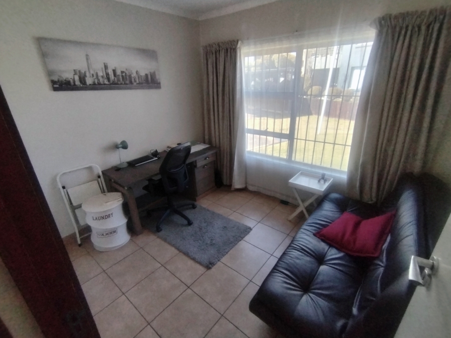 2 Bedroom Property for Sale in Waterstone Park Gauteng