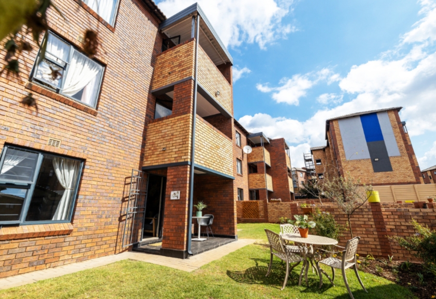 To Let 2 Bedroom Property for Rent in La Montagne Gauteng