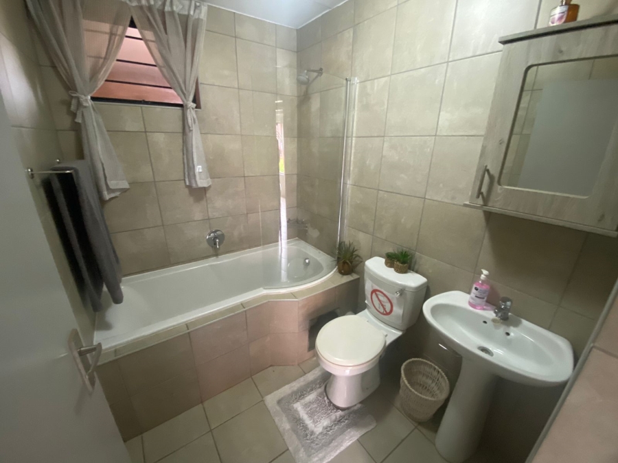 To Let 2 Bedroom Property for Rent in La Montagne Gauteng
