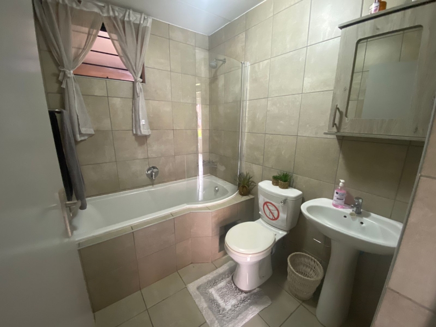 To Let 2 Bedroom Property for Rent in La Montagne Gauteng