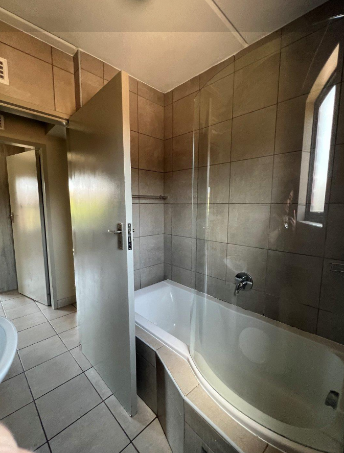 To Let 2 Bedroom Property for Rent in La Montagne Gauteng