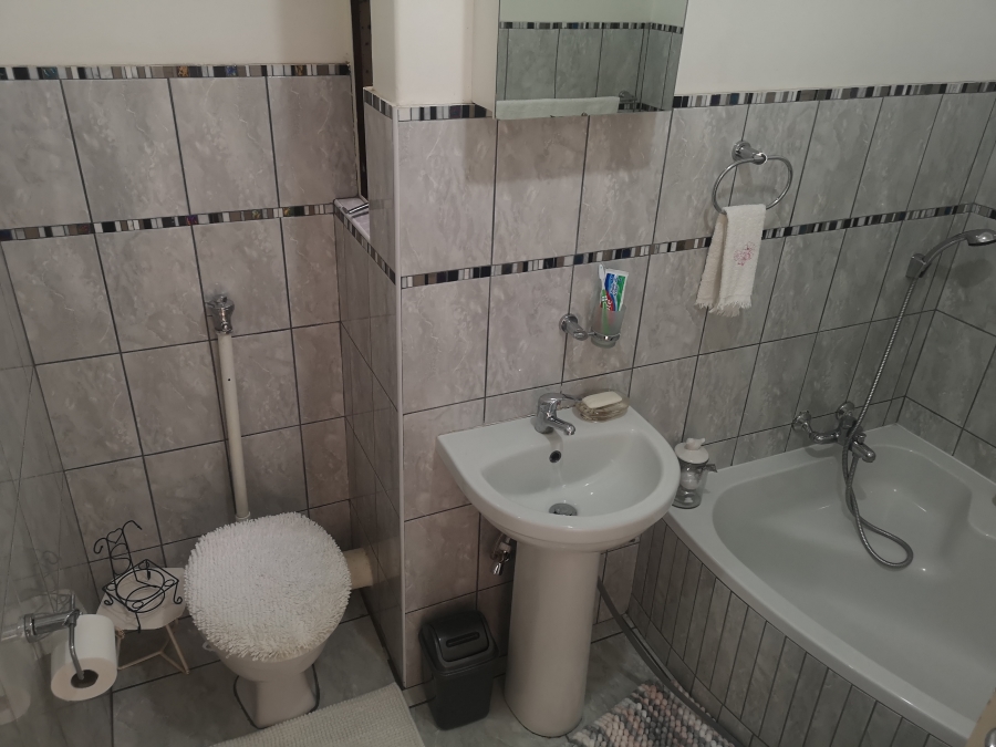 2 Bedroom Property for Sale in Three Rivers Proper Gauteng