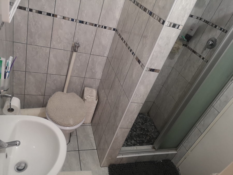 2 Bedroom Property for Sale in Three Rivers Proper Gauteng