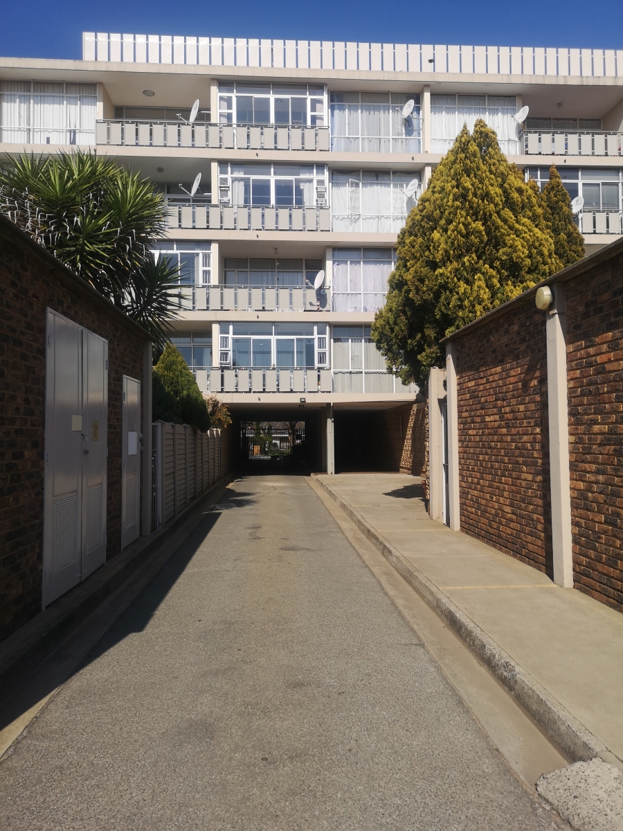 2 Bedroom Property for Sale in Three Rivers Proper Gauteng
