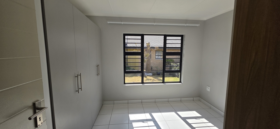 1 Bedroom Property for Sale in Montana Tuine Gauteng
