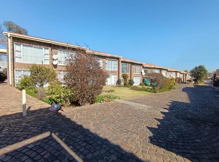 2 Bedroom Property for Sale in Brackendowns Gauteng