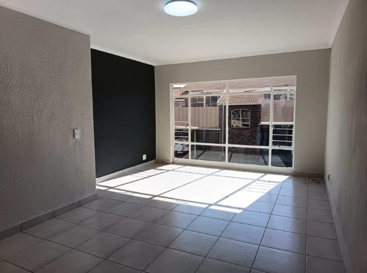 2 Bedroom Property for Sale in Brackendowns Gauteng
