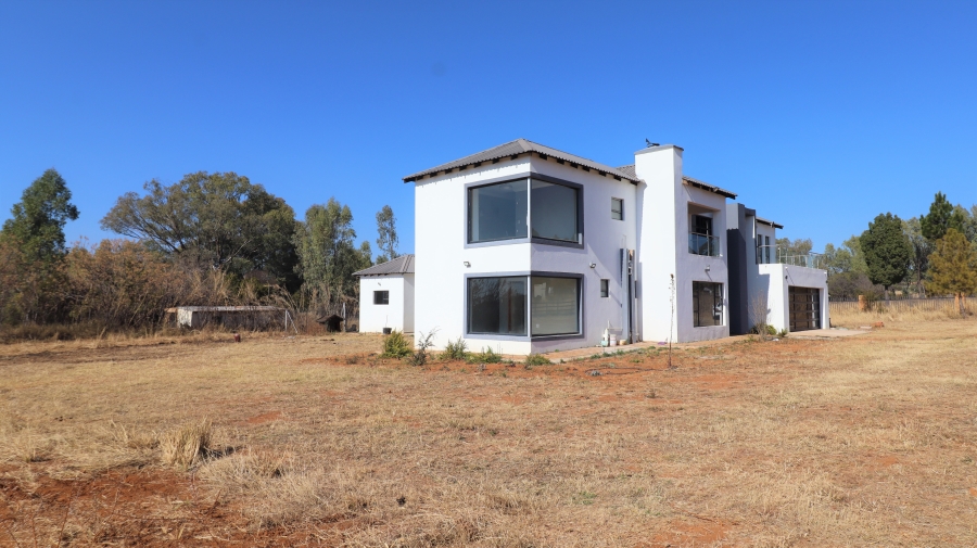 5 Bedroom Property for Sale in Kameeldrift East Gauteng