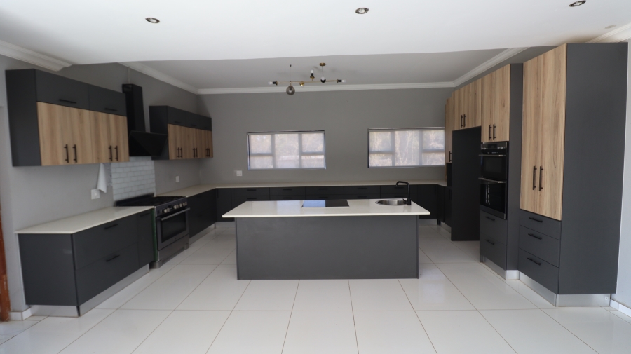 5 Bedroom Property for Sale in Kameeldrift East Gauteng