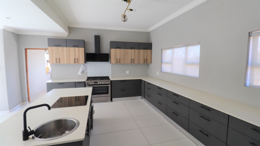 5 Bedroom Property for Sale in Kameeldrift East Gauteng