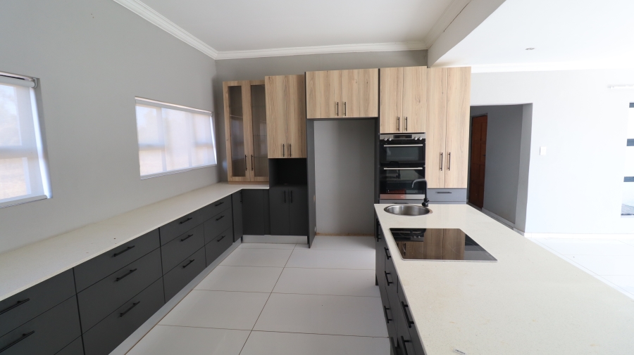 5 Bedroom Property for Sale in Kameeldrift East Gauteng