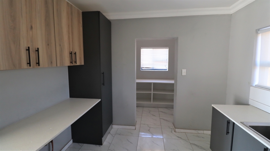 5 Bedroom Property for Sale in Kameeldrift East Gauteng
