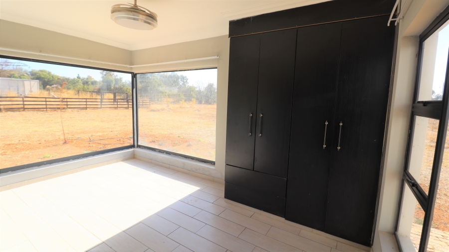 5 Bedroom Property for Sale in Kameeldrift East Gauteng