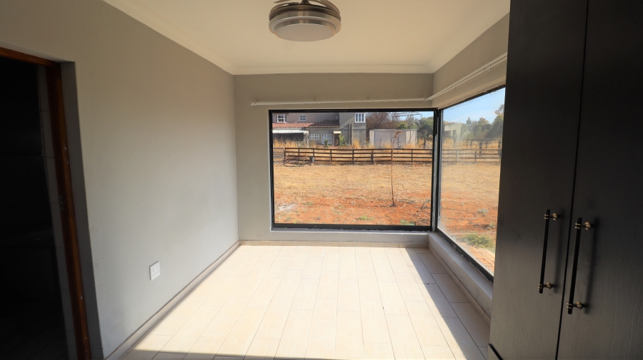 5 Bedroom Property for Sale in Kameeldrift East Gauteng