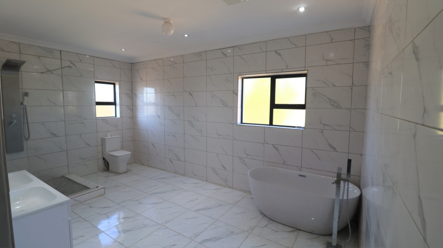 5 Bedroom Property for Sale in Kameeldrift East Gauteng