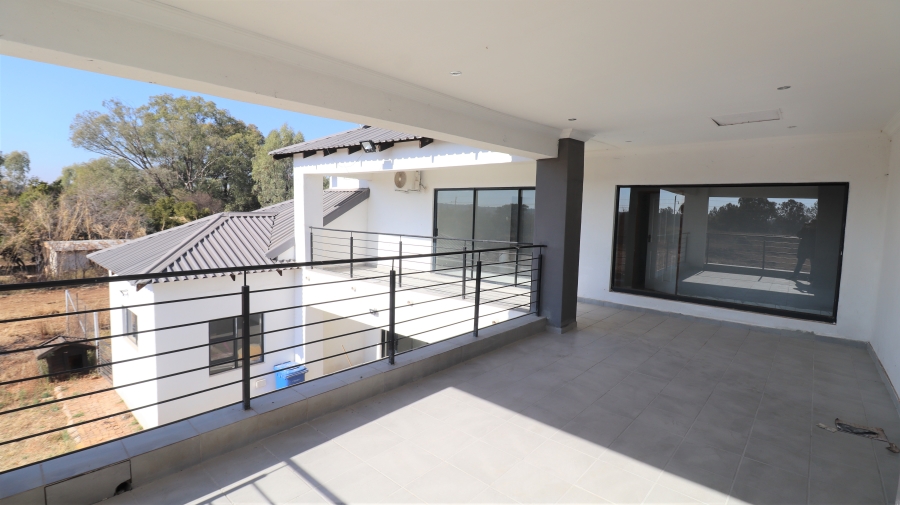 5 Bedroom Property for Sale in Kameeldrift East Gauteng