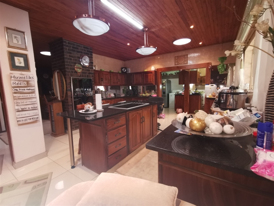 5 Bedroom Property for Sale in Florauna Gauteng