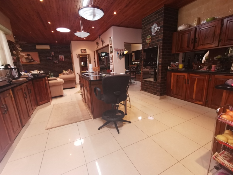5 Bedroom Property for Sale in Florauna Gauteng