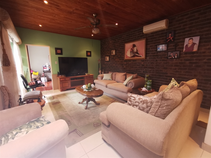 5 Bedroom Property for Sale in Florauna Gauteng