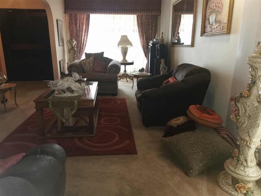 5 Bedroom Property for Sale in Florauna Gauteng