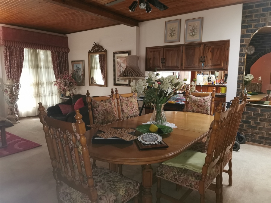 5 Bedroom Property for Sale in Florauna Gauteng