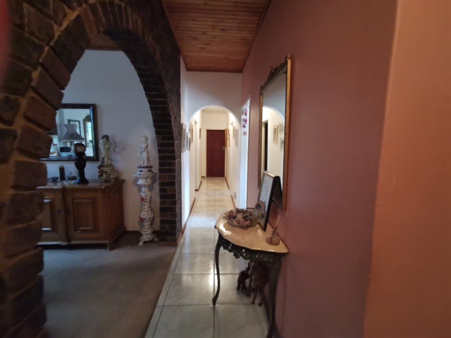 5 Bedroom Property for Sale in Florauna Gauteng