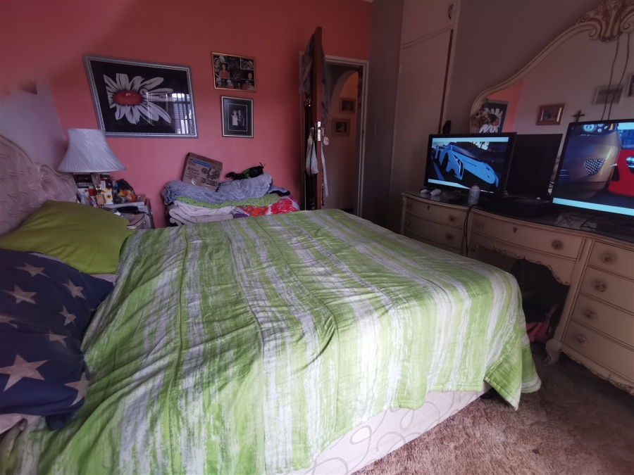 5 Bedroom Property for Sale in Florauna Gauteng