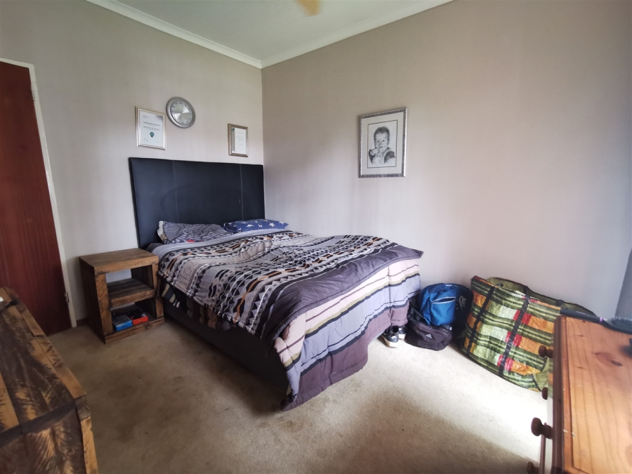 5 Bedroom Property for Sale in Florauna Gauteng
