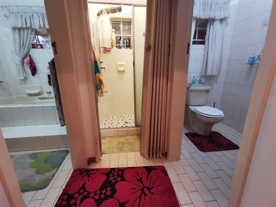 5 Bedroom Property for Sale in Florauna Gauteng
