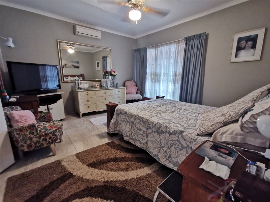 5 Bedroom Property for Sale in Florauna Gauteng