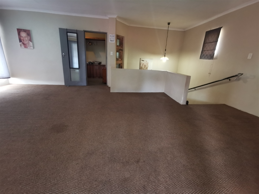 5 Bedroom Property for Sale in Florauna Gauteng