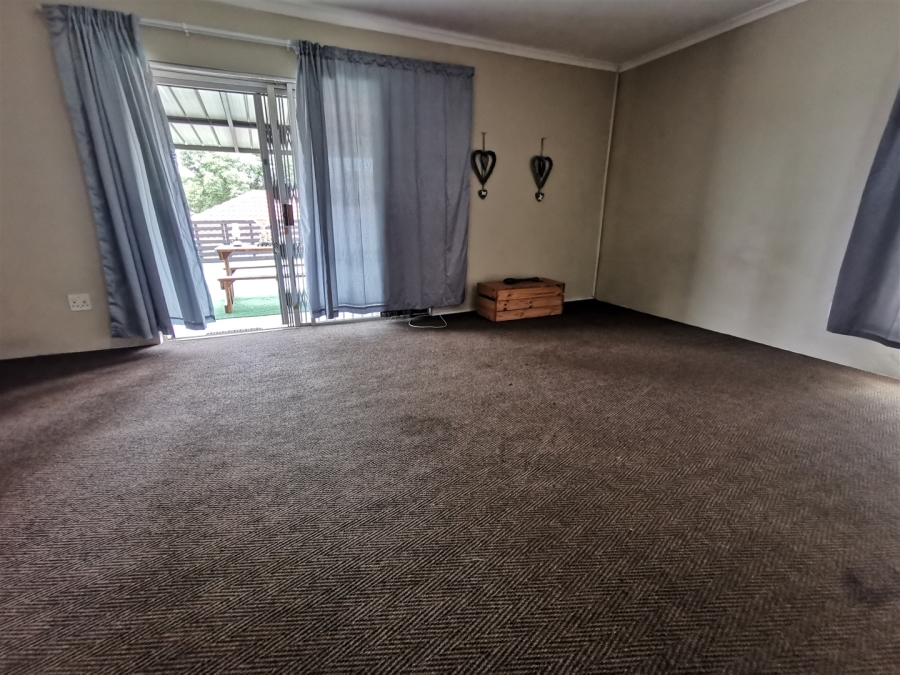 5 Bedroom Property for Sale in Florauna Gauteng