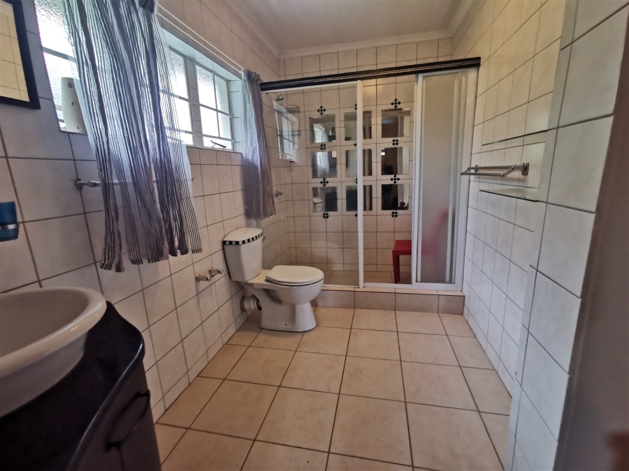 5 Bedroom Property for Sale in Florauna Gauteng