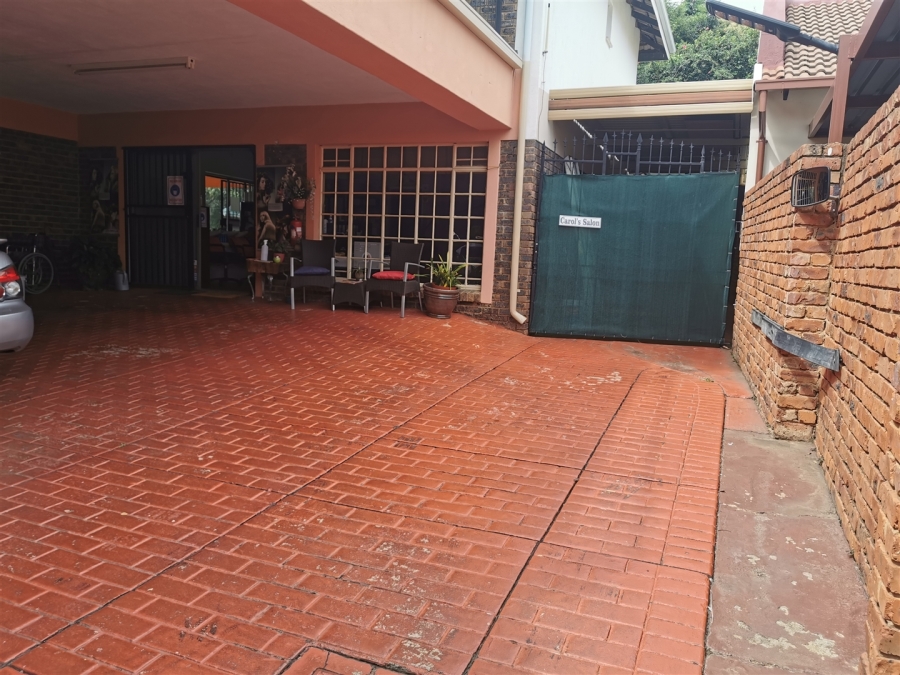 5 Bedroom Property for Sale in Florauna Gauteng