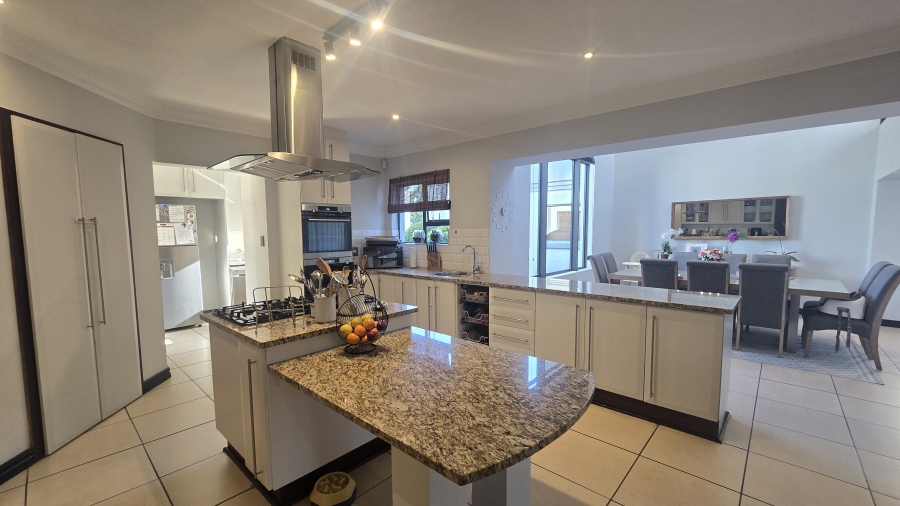 5 Bedroom Property for Sale in The Wilds Gauteng