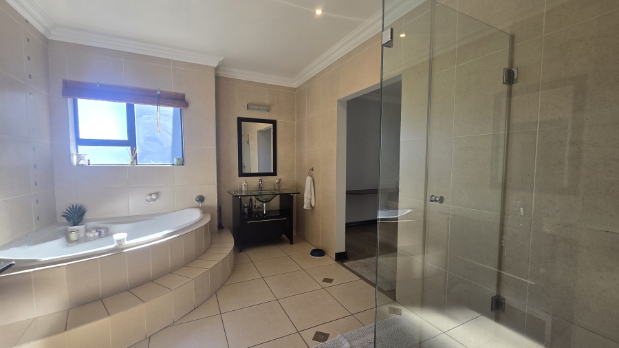 5 Bedroom Property for Sale in The Wilds Gauteng