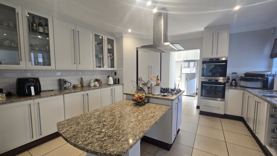 5 Bedroom Property for Sale in The Wilds Gauteng