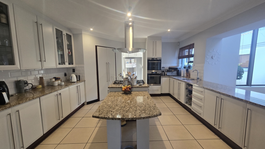 5 Bedroom Property for Sale in The Wilds Gauteng