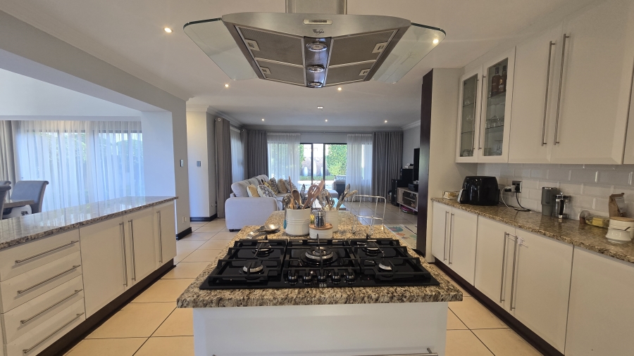 5 Bedroom Property for Sale in The Wilds Gauteng
