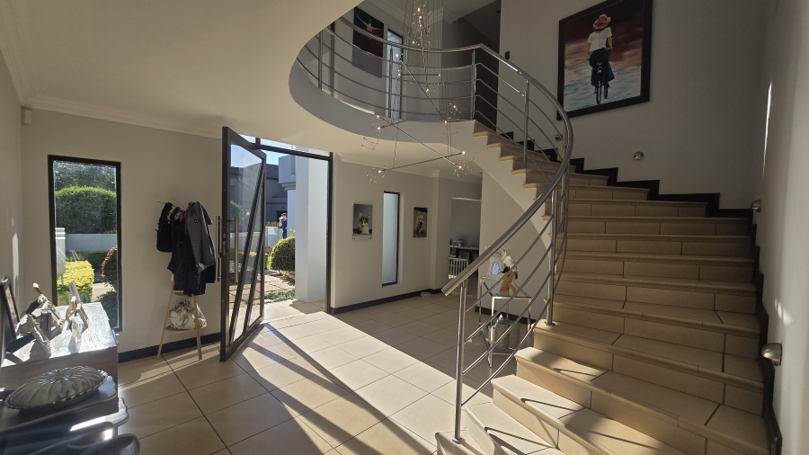 5 Bedroom Property for Sale in The Wilds Gauteng