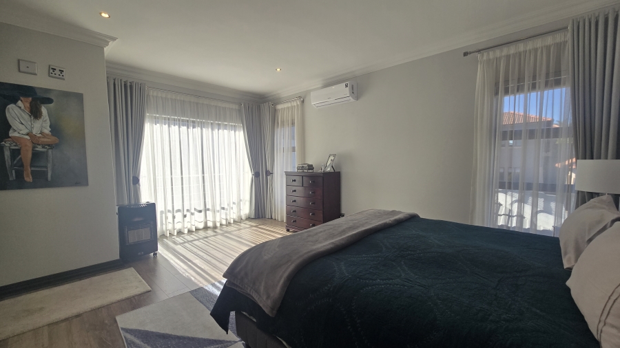 5 Bedroom Property for Sale in The Wilds Gauteng