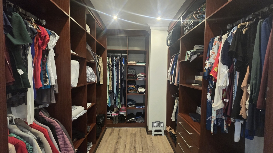 5 Bedroom Property for Sale in The Wilds Gauteng