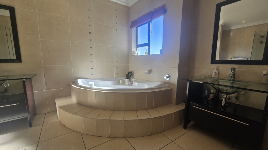 5 Bedroom Property for Sale in The Wilds Gauteng