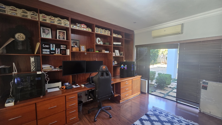 5 Bedroom Property for Sale in The Wilds Gauteng