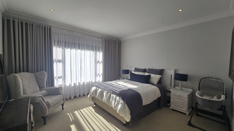 5 Bedroom Property for Sale in The Wilds Gauteng