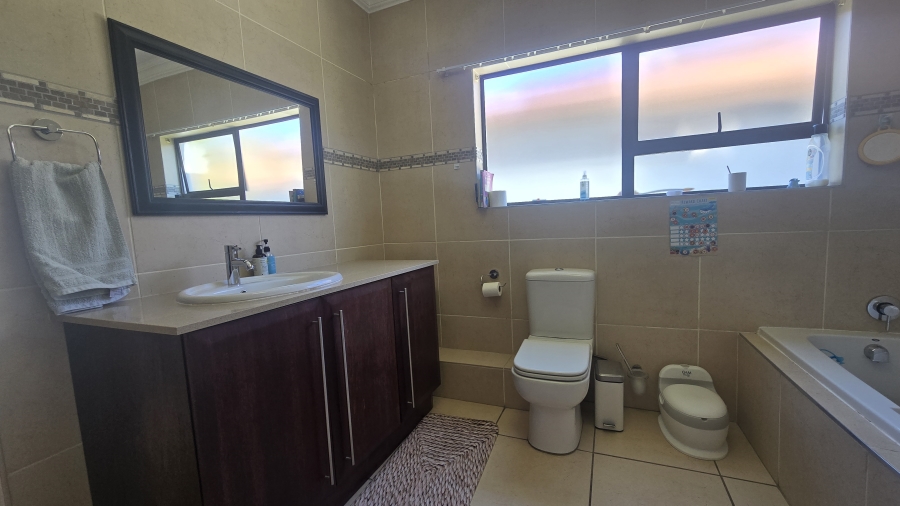 5 Bedroom Property for Sale in The Wilds Gauteng