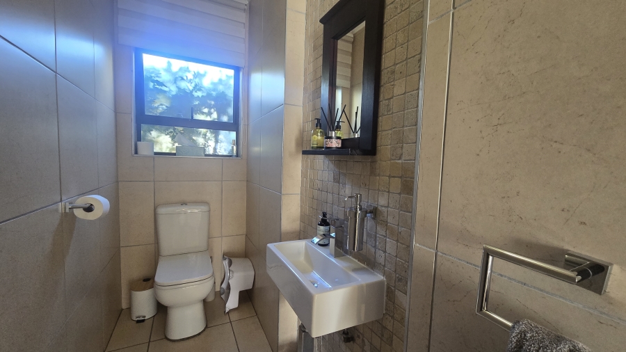 5 Bedroom Property for Sale in The Wilds Gauteng
