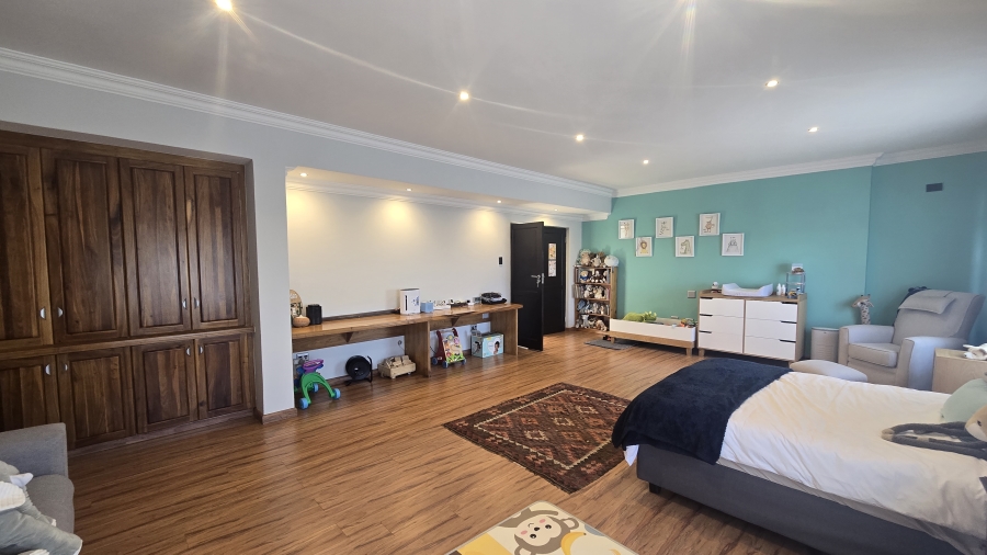 5 Bedroom Property for Sale in The Wilds Gauteng